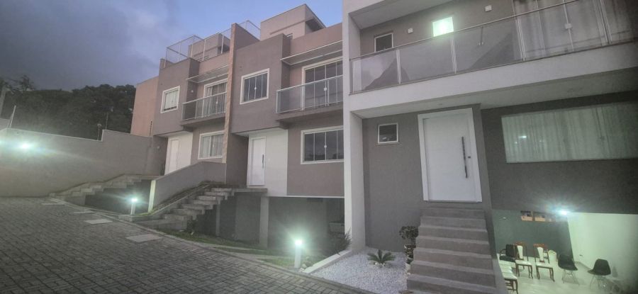 Sobrado à venda  no Campo Comprido - Curitiba, PR. Imóveis